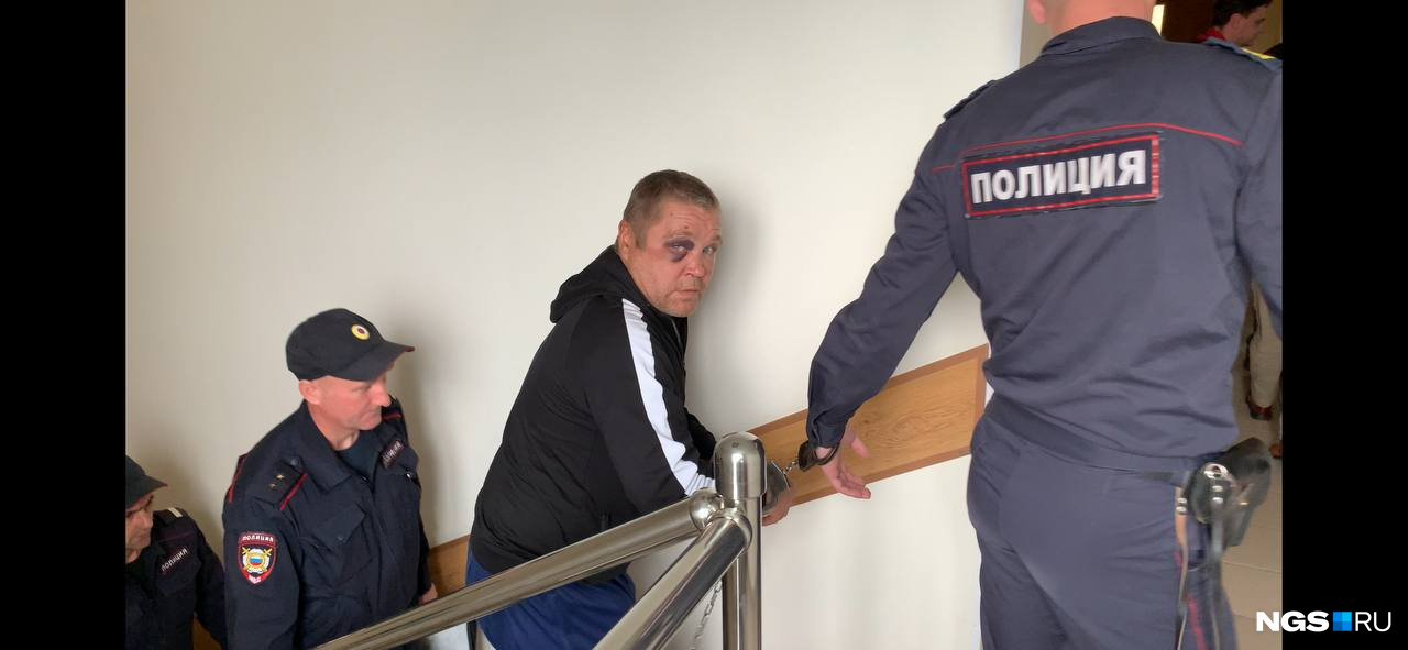 Андрей Вайткович рассказал, что в ходе конфликта врач тоже применила физическую силу. В ответ он нанес ей несколько ударов по голове Андрей Вайткович рассказал, что в ходе конфликта врач тоже применила физическую силу. В ответ он нанес ей несколько ударов по голове