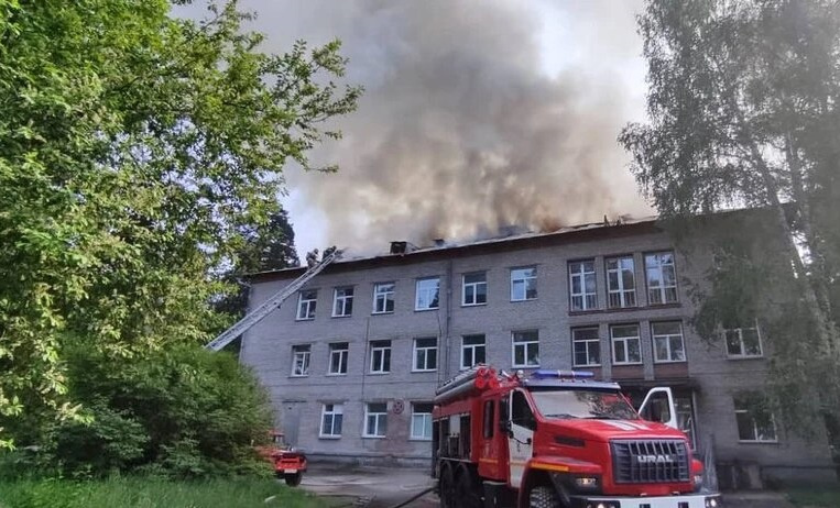 На ремонт сгоревшей больницы в Академгородке уйдет два года — работы уже идут