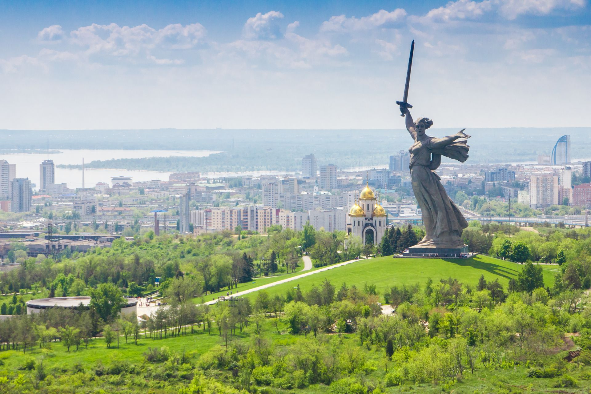 В ночном клубе в Новосибирске девушка танцевала с обнаженной грудью