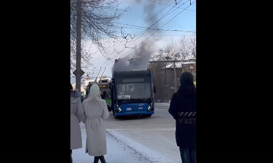 Троллейбус задымился на улице Ленина в Чите
