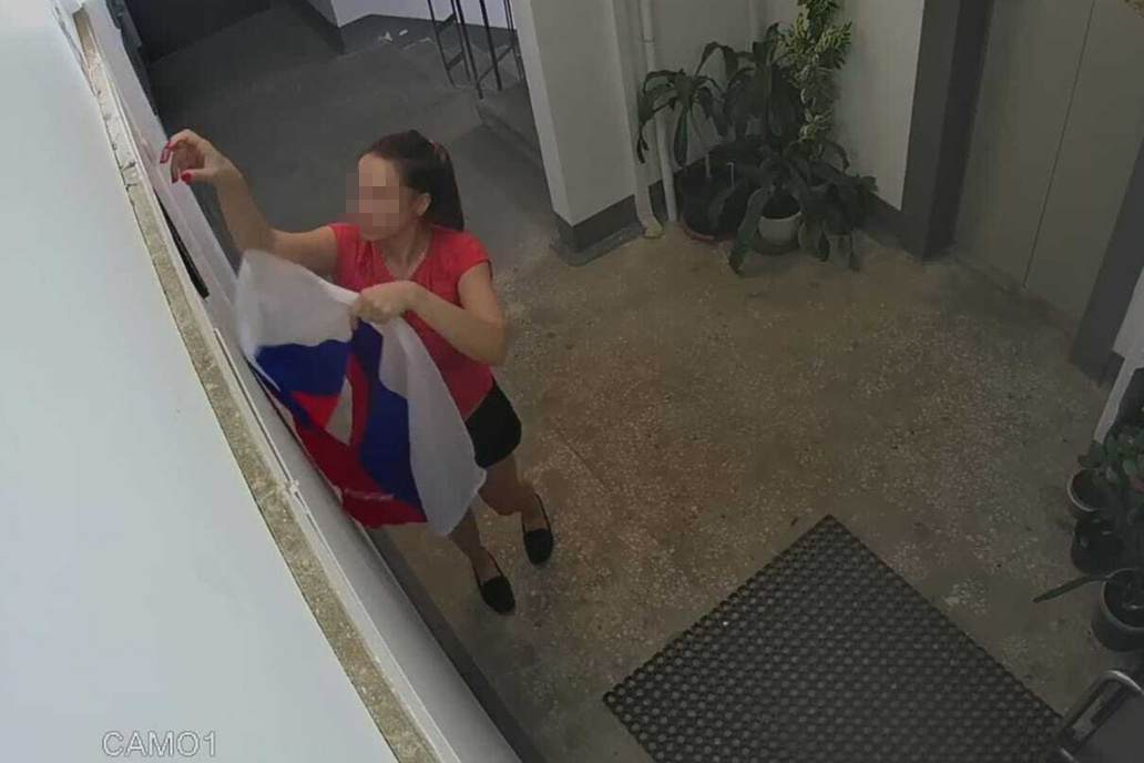 Требую лишить гражданства эту тварь: соседка ветерана боевых действий сорвала флаг России и символ Zа наших