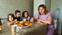 Уральской семье с 12 детьми, которой миллионер из списка Forbes подарил дом, вернули все социальные пособия