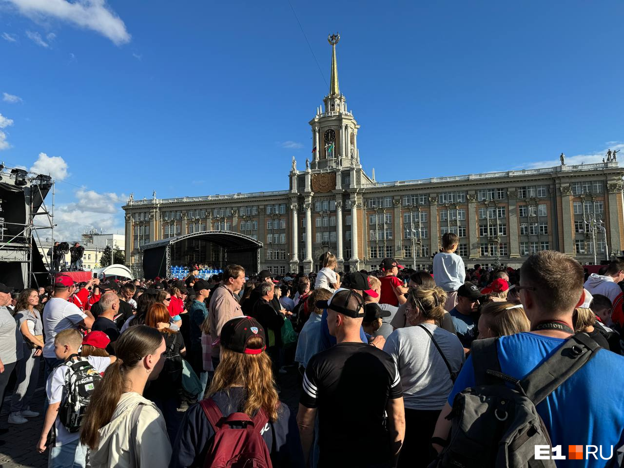 На площади 1905-го не протолкнуться! Рассказываем, для чего собрались люди и кто тут выступит