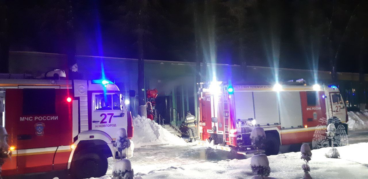 В парке «Швейцария» вспыхнул пожар в одном из кафе, из-за чего отменили массовые катания на льду