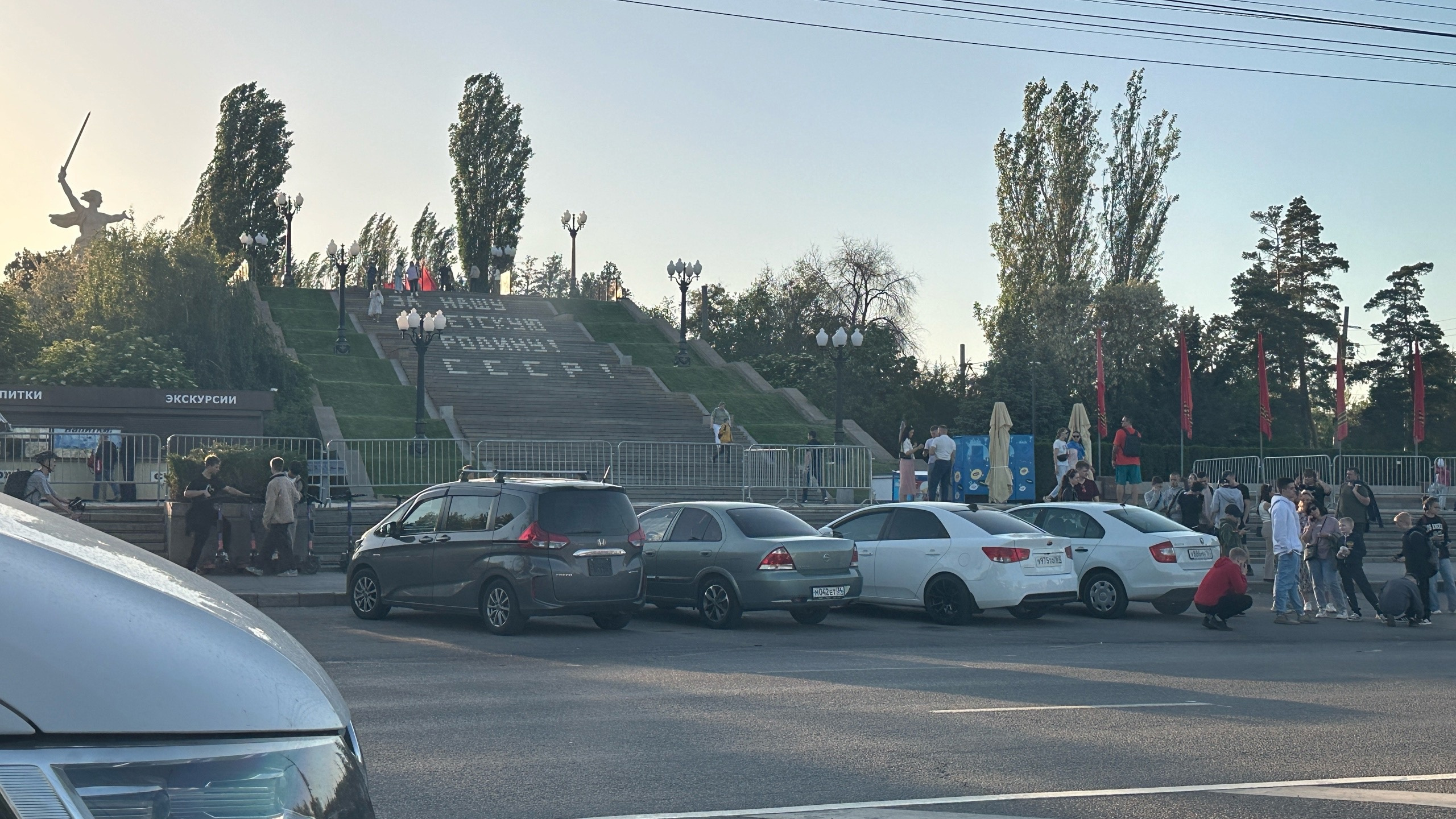 Обещали же свободный доступ: в Волгограде огораживают от людей Мамаев курган