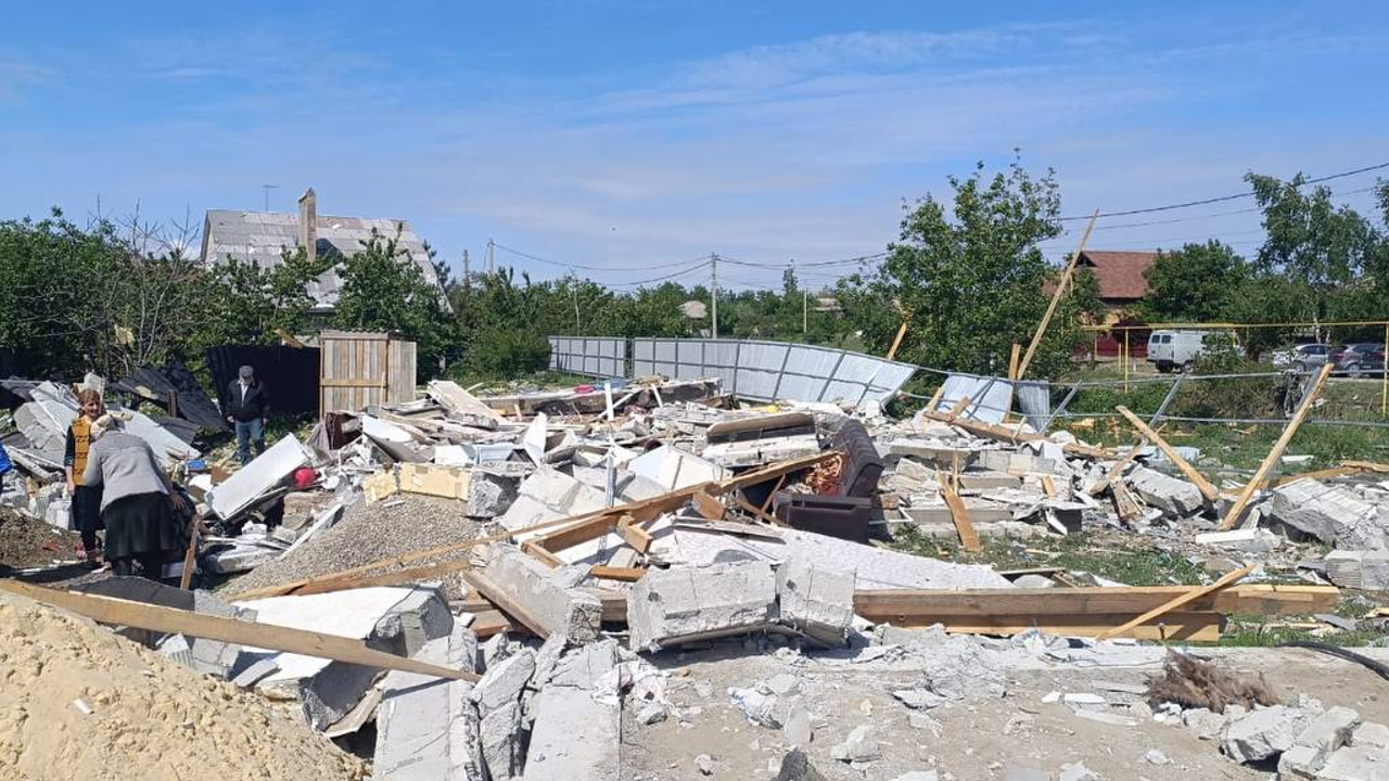 В Каменске-Шахтинском взорвался дом. Двое пострадали