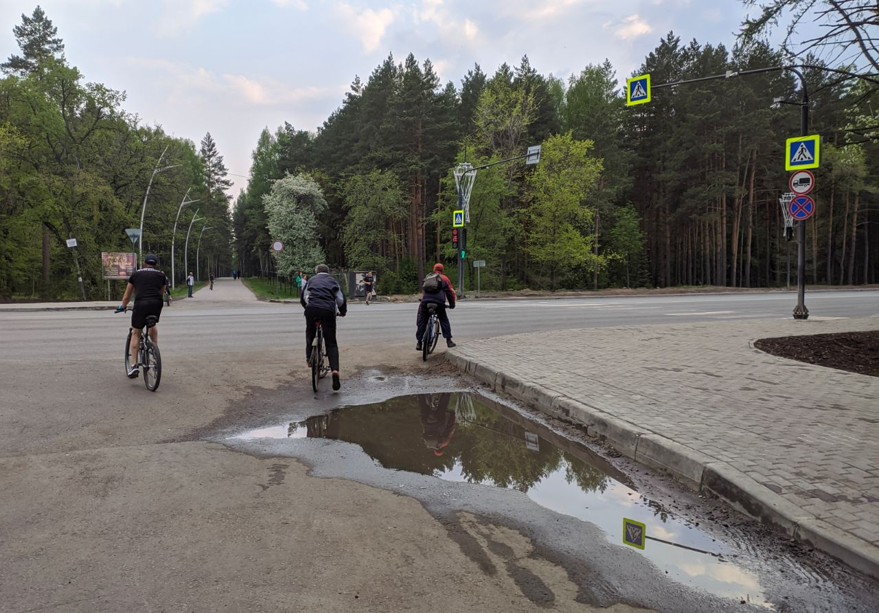 Это делает велопрогулки неудобными Это делает велопрогулки неудобными