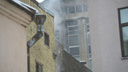 До сих пор дымит из окон. Что происходит на месте крупного пожара в «Известия холле» в центре Москвы