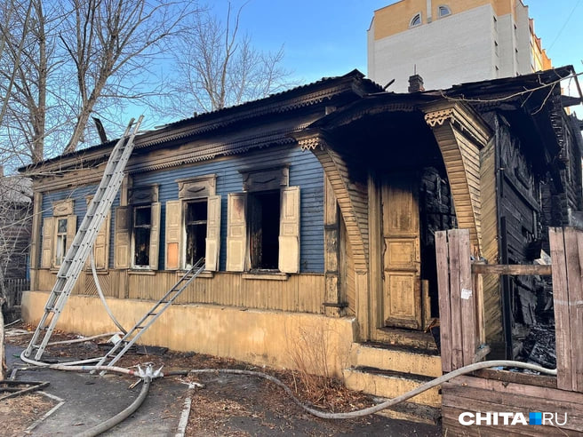 Администрация предоставит жилье читинцам после пожара в старинном доме