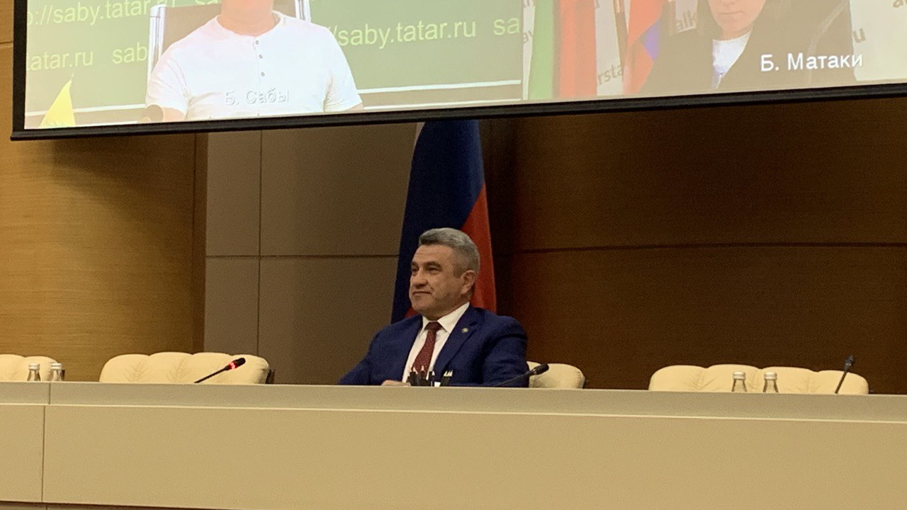 «Я прошел порог. Нет, шучу»: министр образования Татарстана сдал ЕГЭ и озвучил результаты