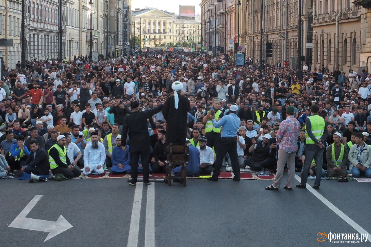 Байрам в 2025 в спб. Байрам в Питере. Курбан байрам в Питере. Москва люди. Питер люди.