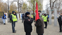 Пенсионеру запретили пронести древко с флагом СССР на Парад Памяти