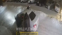 Оторвали зеркало, разбили стекло: пьяные пассажиры разгромили машину такси в Новосибирске