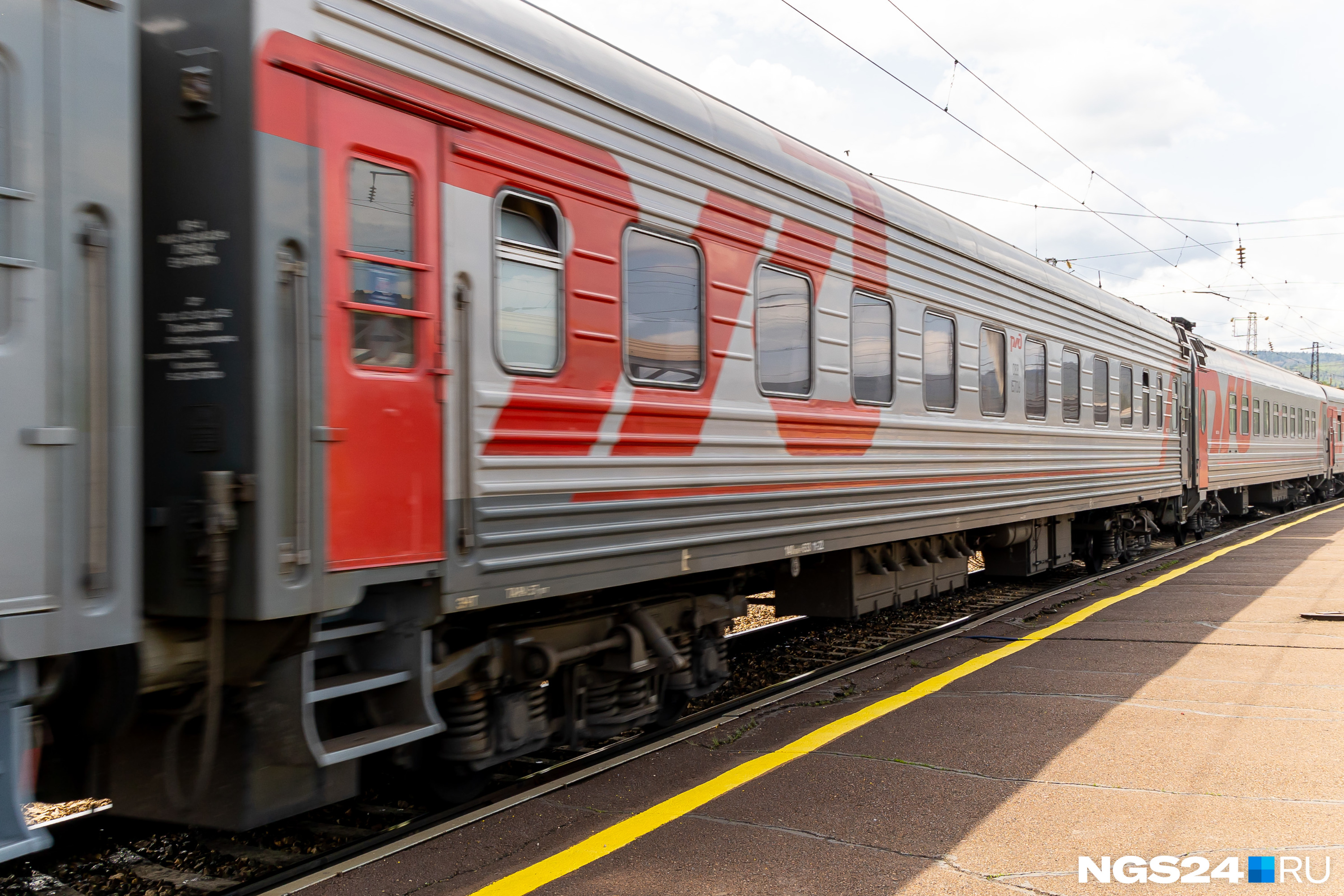 Поезд из Красноярска в Адлер изменил маршрут из-за схода состава в Волгоградской области
