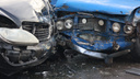 Авто разбилось всмятку: жесткое ДТП в центре Владивостока попало на видео