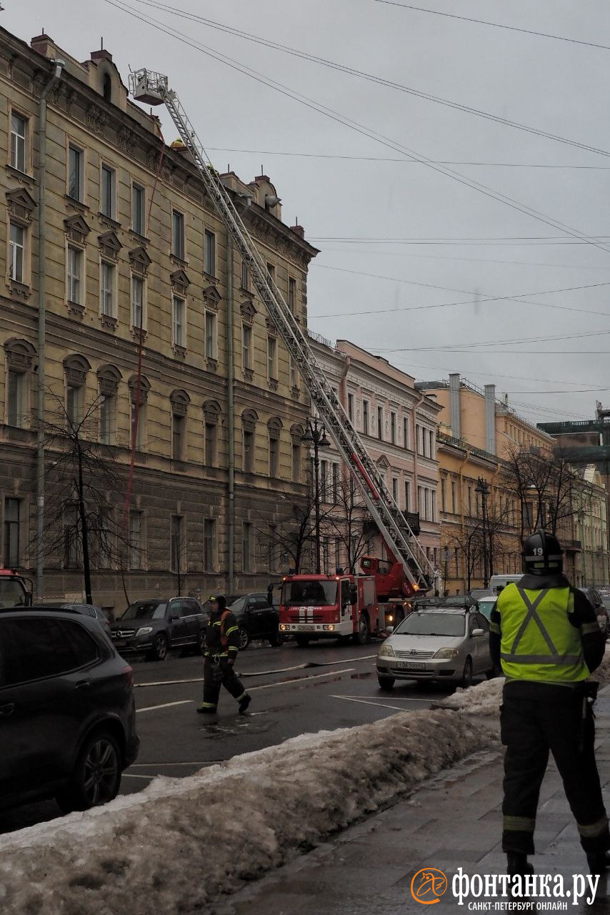 Пожар в доходном доме в центре Петербурга локализовали. Скорые пока не  уезжают | 19.12.2023 | Санкт-Петербург - БезФормата