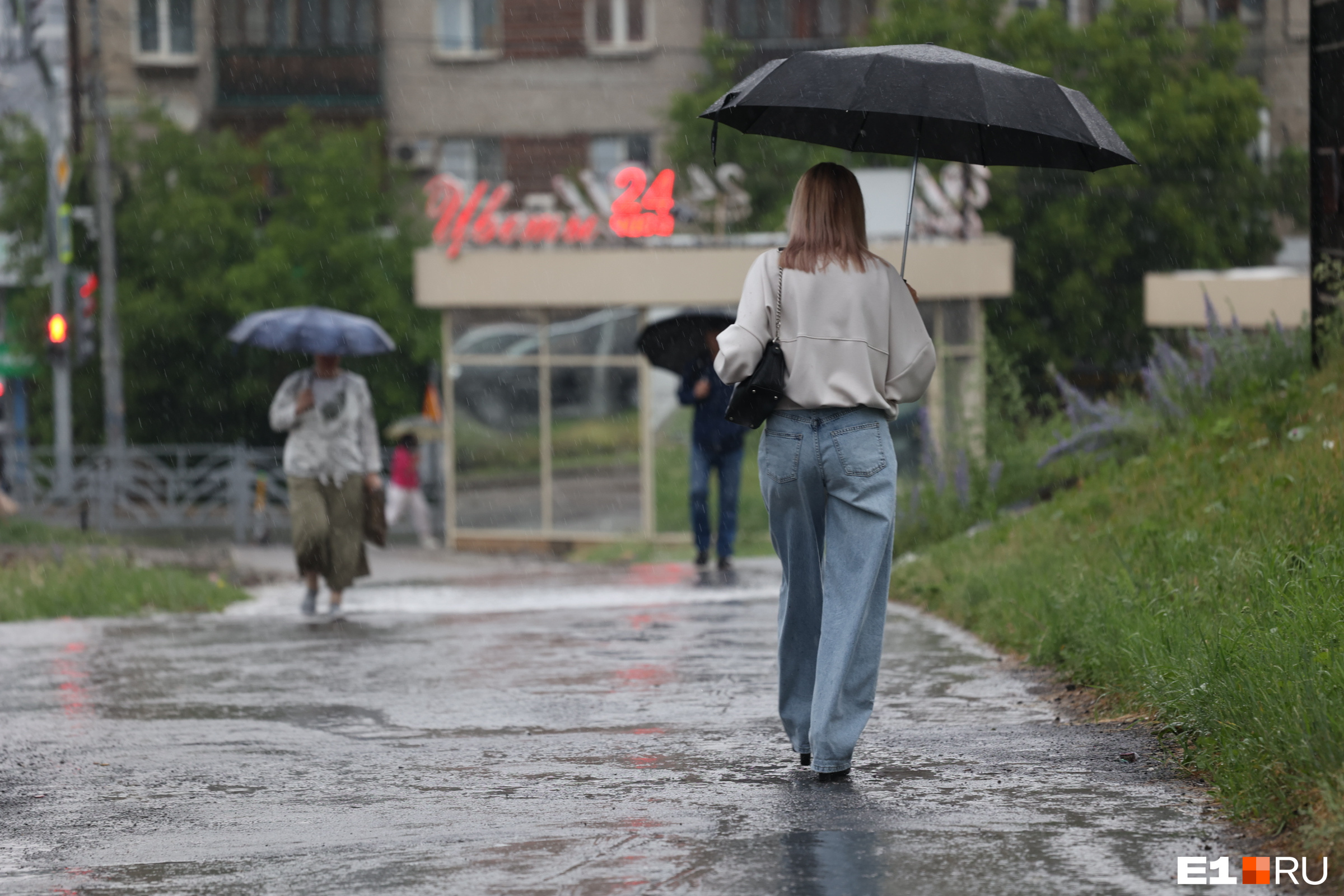 Жара — всё. Екатеринбург заморозит и зальет дождями из-за мощного циклона