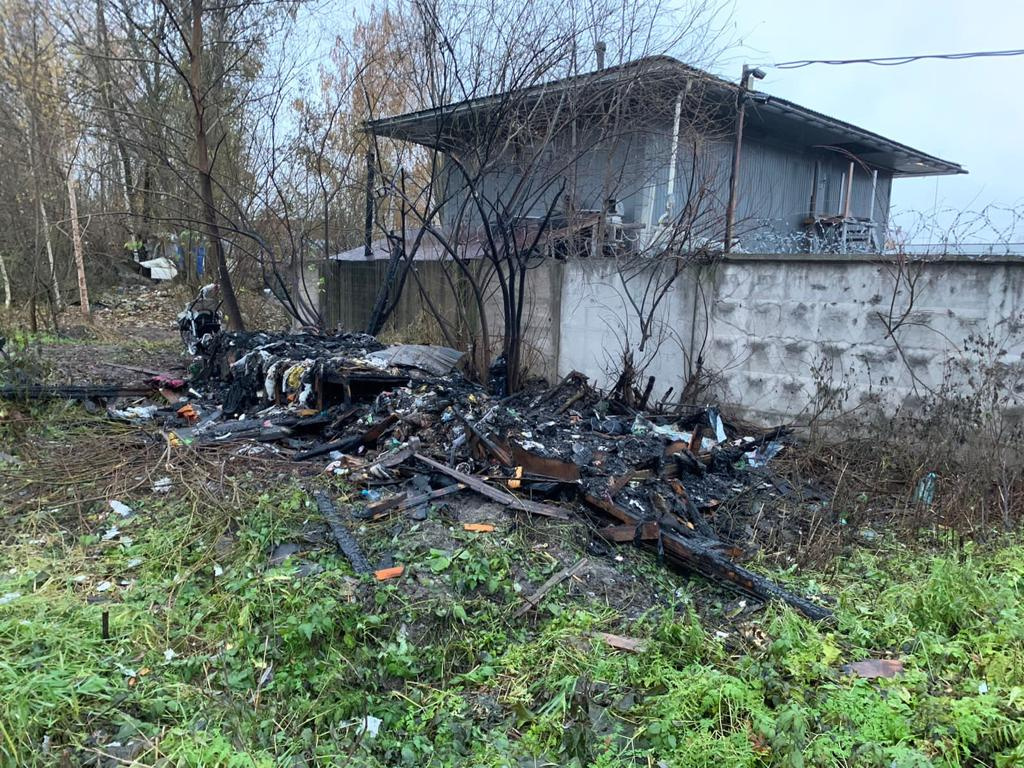 Двое погибли при пожаре на Екатерининском проспекте у железной дороги на  Пискарёвке - 7 ноября 2023 - ФОНТАНКА.ру