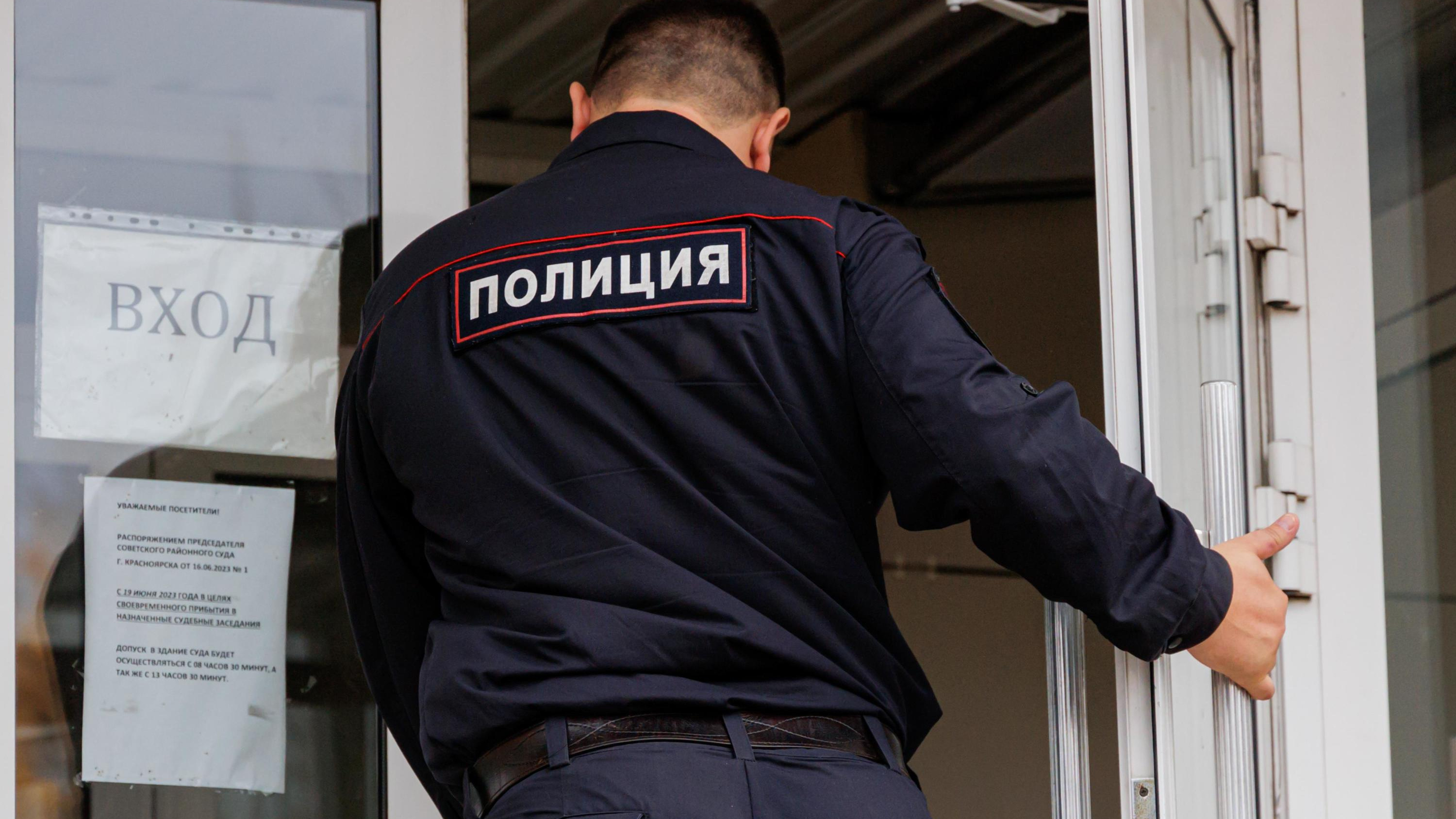 Мужчина внезапно умер при задержании в Ростовской области