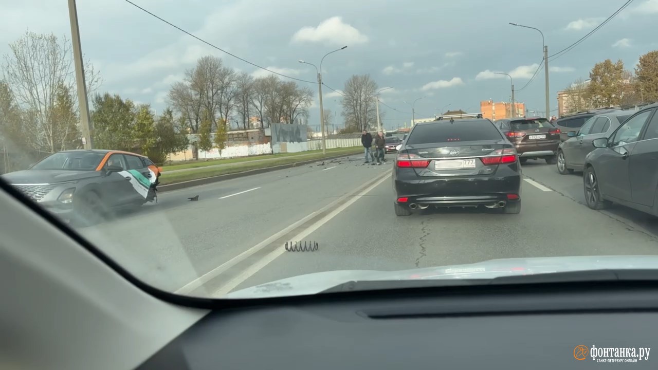 Видео ДТП с каршерингом на Митрофаньевском шоссе в Петербурге - 3 ноября  2023 - ФОНТАНКА.ру