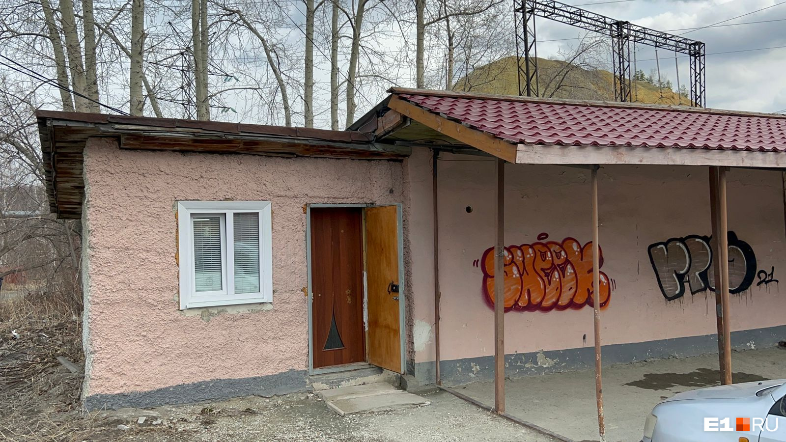 На Урале накрыли подпольную клинику в гаражах. Посмотрите, в каких условиях лечили людей