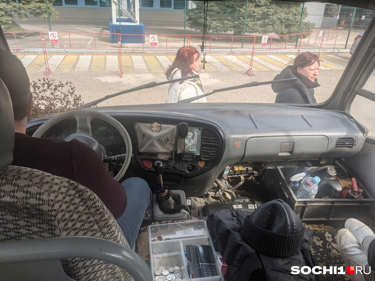 «Кабина пилота» в анапском автобусе «Кабина пилота» в анапском автобусе