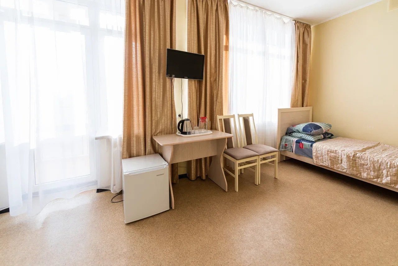Комната стоит 3700 рублей в сутки