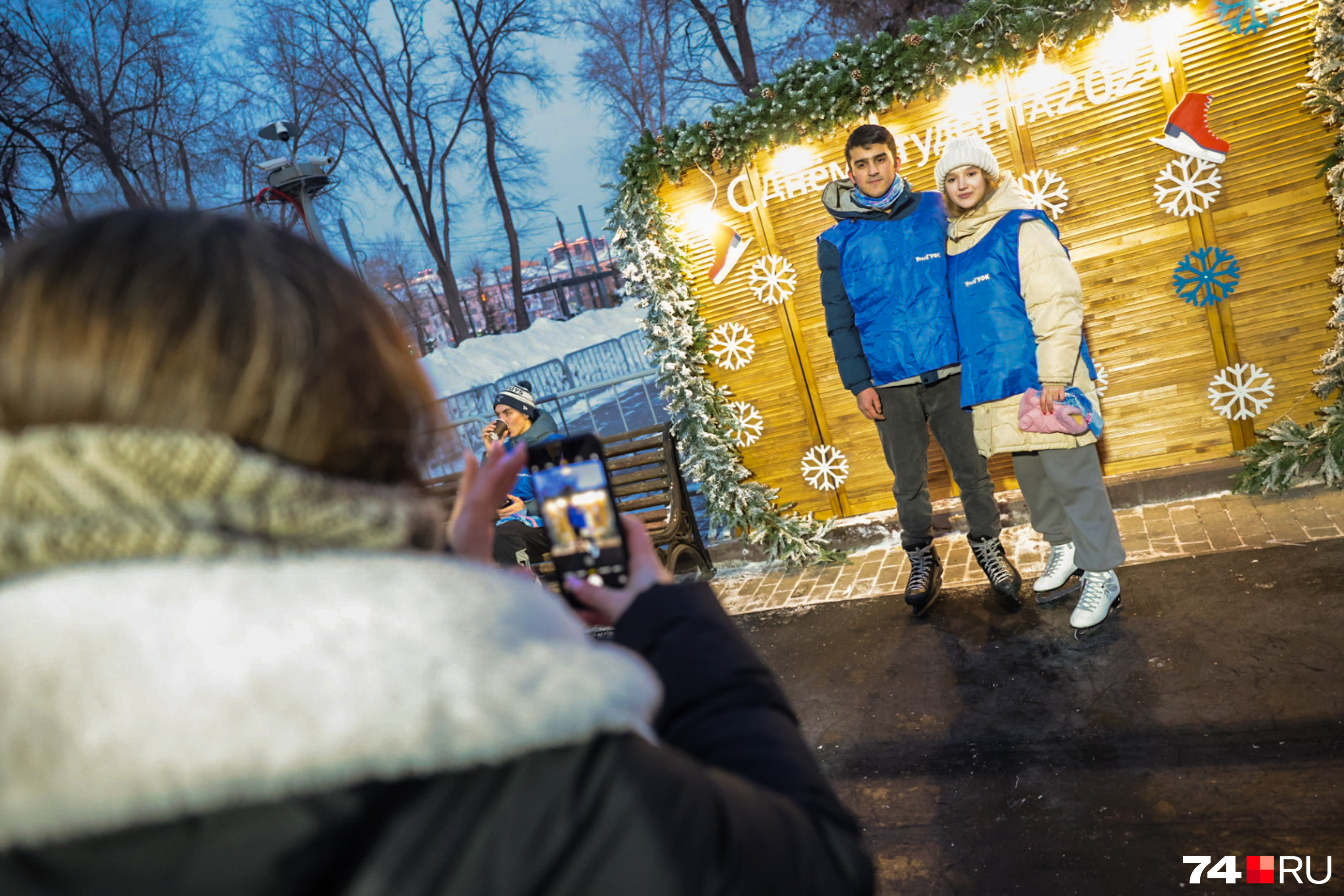 шкив ведущего вала ременной передачи. теоретическая механика два шкива соединены. два шкива разного радиуса соединены бесконечным ремнем. шкив а соединен с шкивом в ремнем. два шкива разного.
