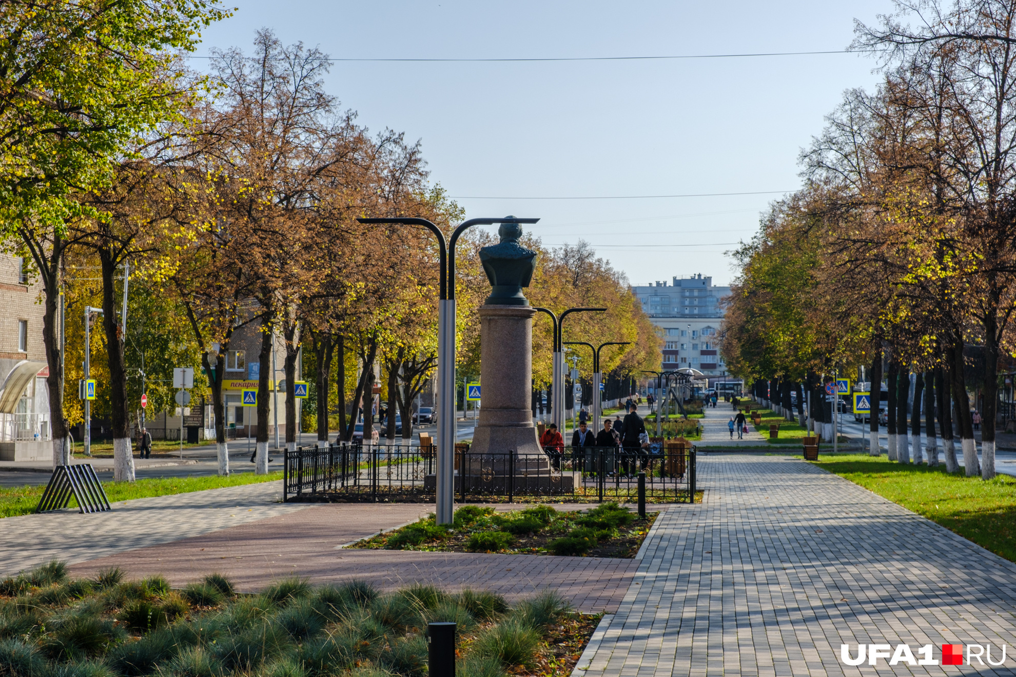 Памятник, конечно же, оставили