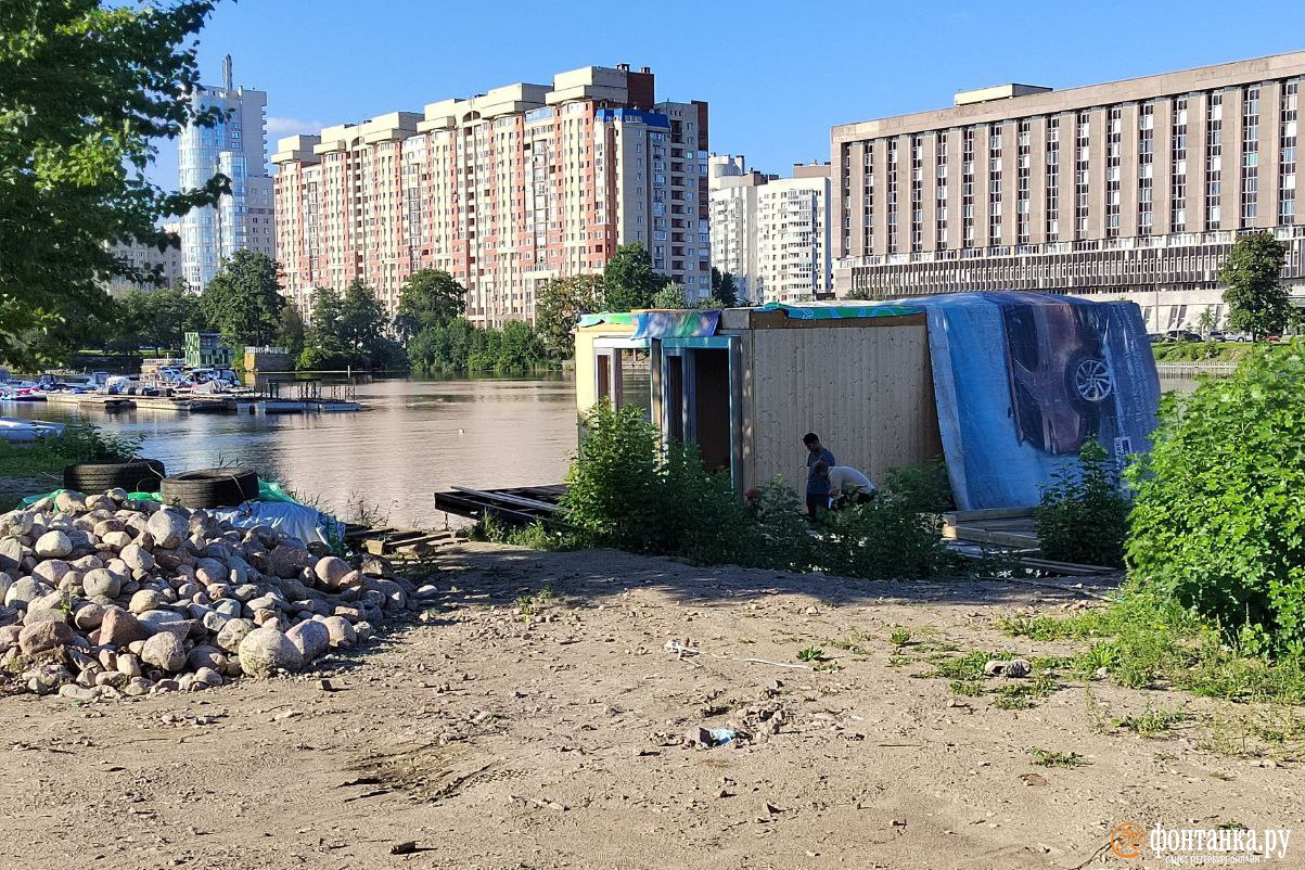 Плавучий дом в Галерной гавани 8 августа