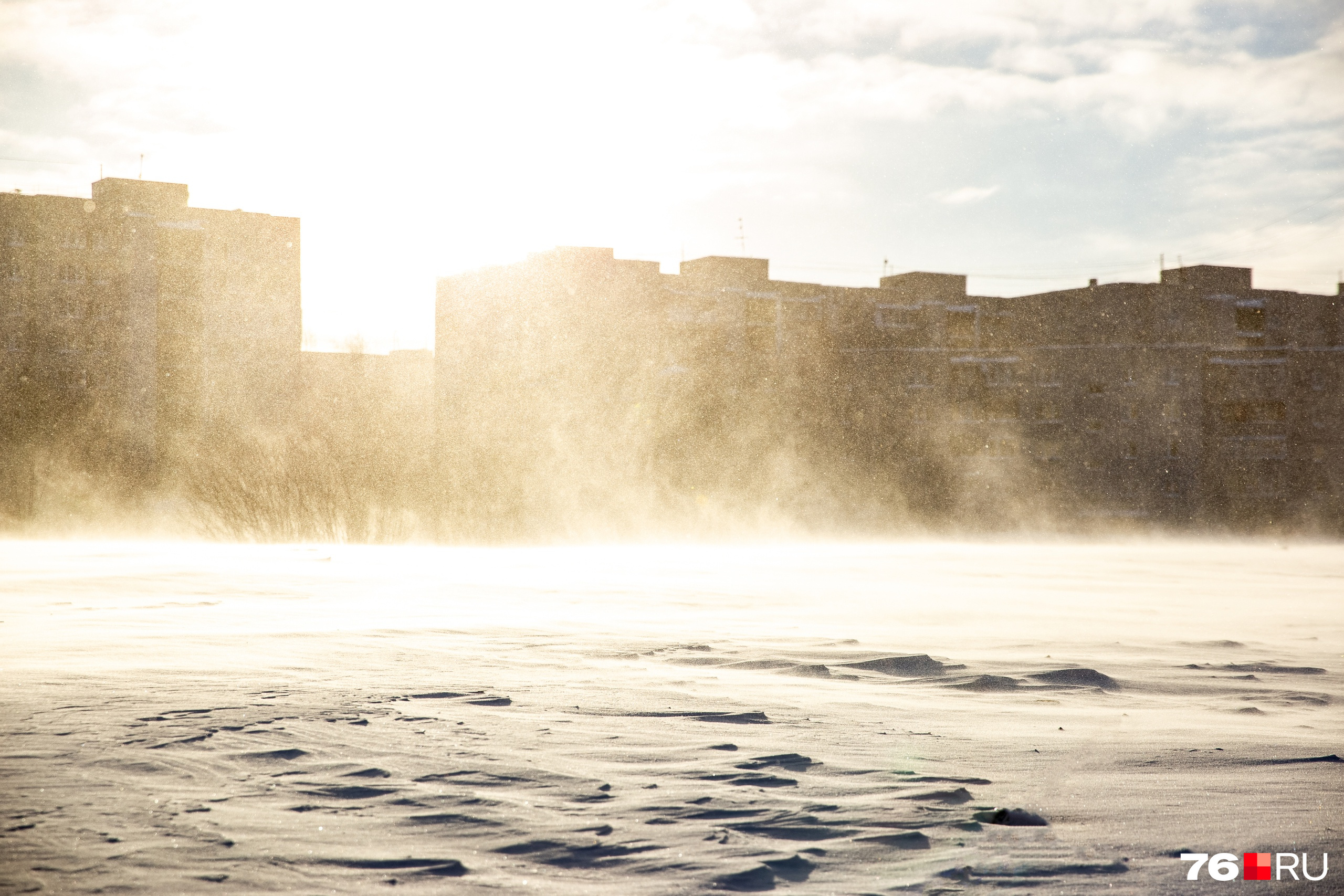 ждать спасателей. спасательные работы мчс. ждать спасателей. спасатель мчс. мчс рф спасатель.