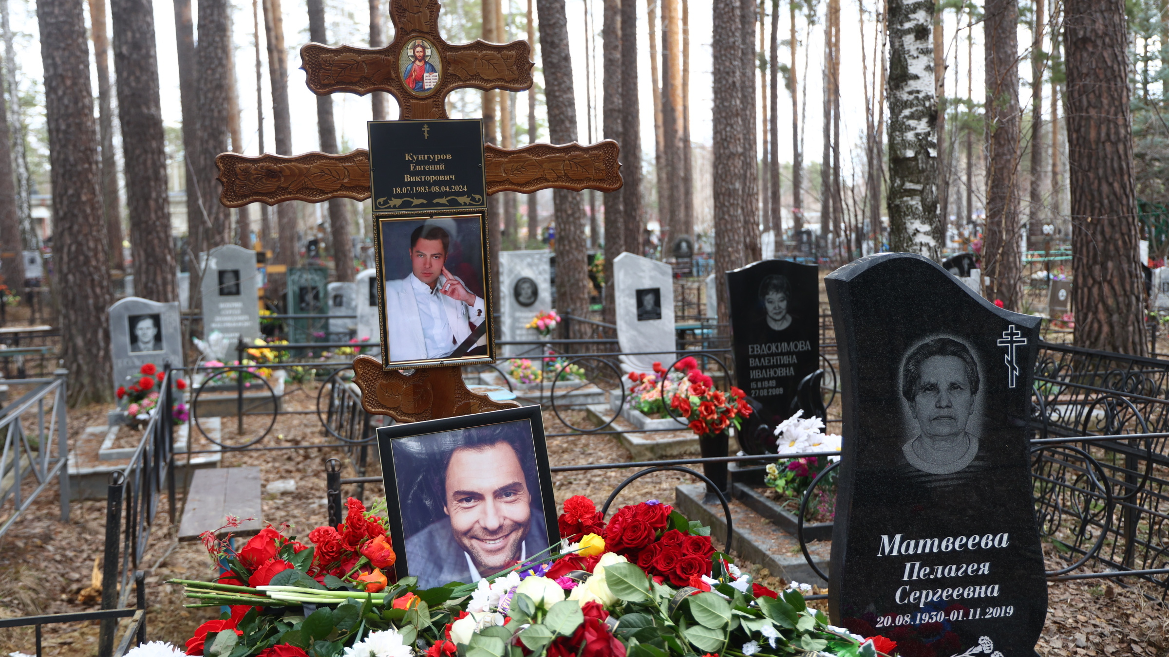 На Урале похоронили звезду шоу «Голос». Заслуженный артист покончил с собой