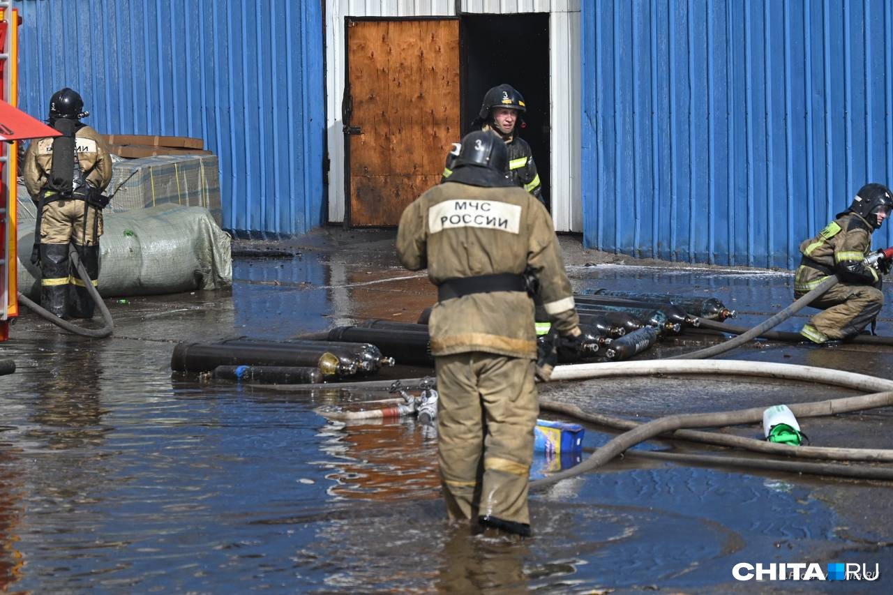 Прокуратура начала проверку из-за пожара на складах в Чите