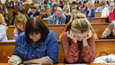 Смарт-часы и микронаушники еще в моде: преподаватели рассказали, как студенты списывают на экзаменах в Волгограде