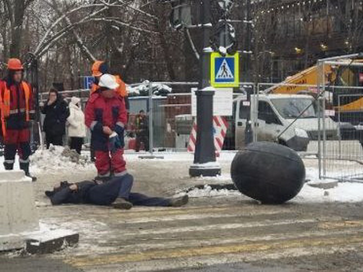 Выстрел черным шаром у Петропавловки. Странное происшествие оставило автомеханика с переломами и без работы