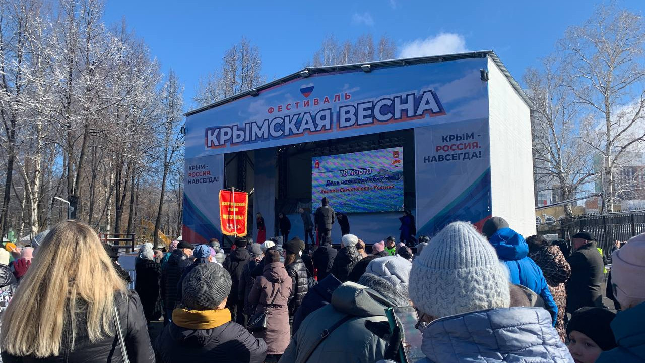 «Мы гордимся нашей страной и нашим президентом!»: в центре Перми прошел концерт в честь присоединения Крыма к России