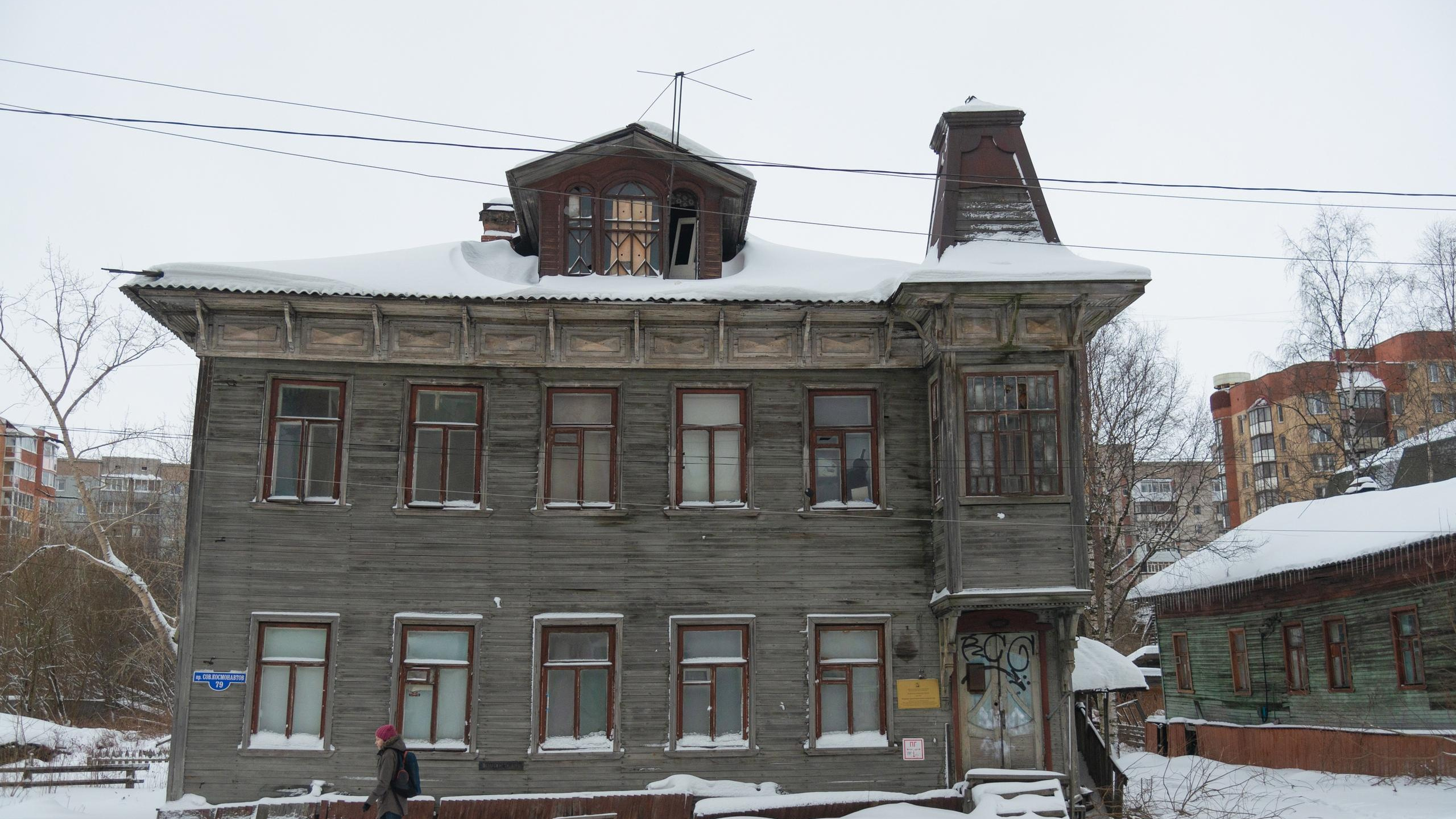 В Архангельске за 341 рубль сдали в аренду разваливающийся архитектурный памятник