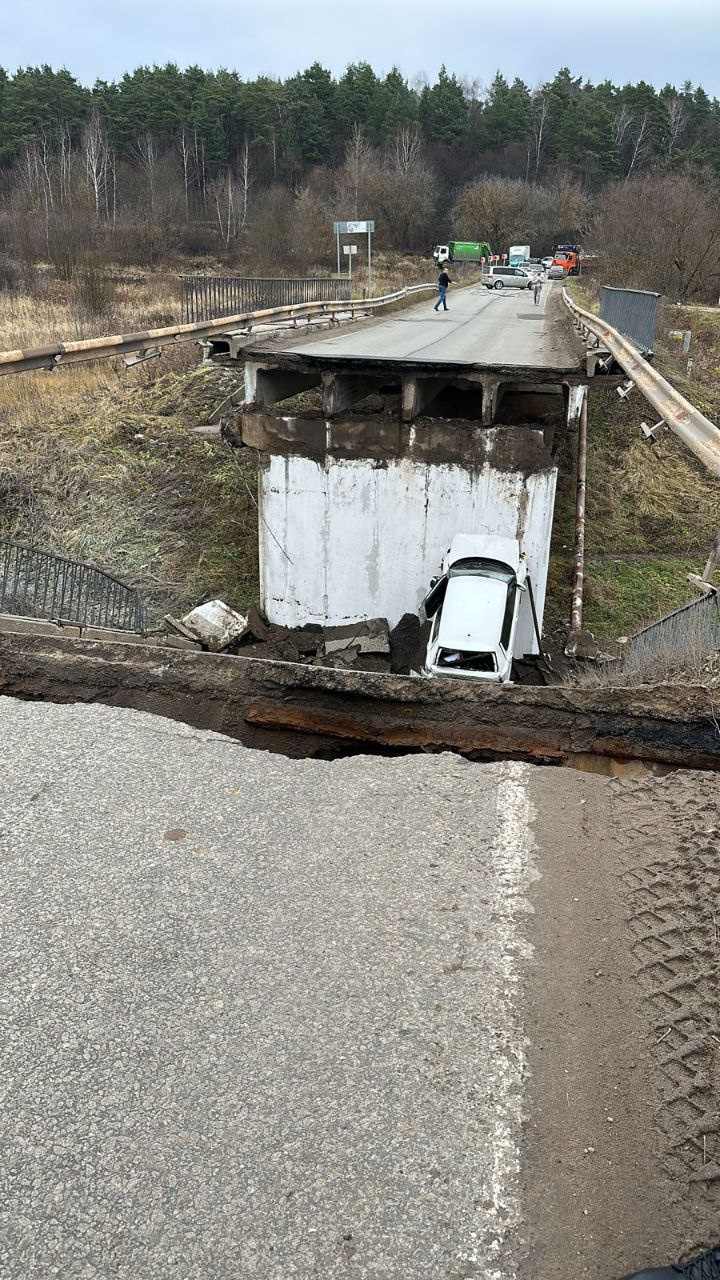 Жители поселков под Подольском будут ездить в объезд после обрушения моста
