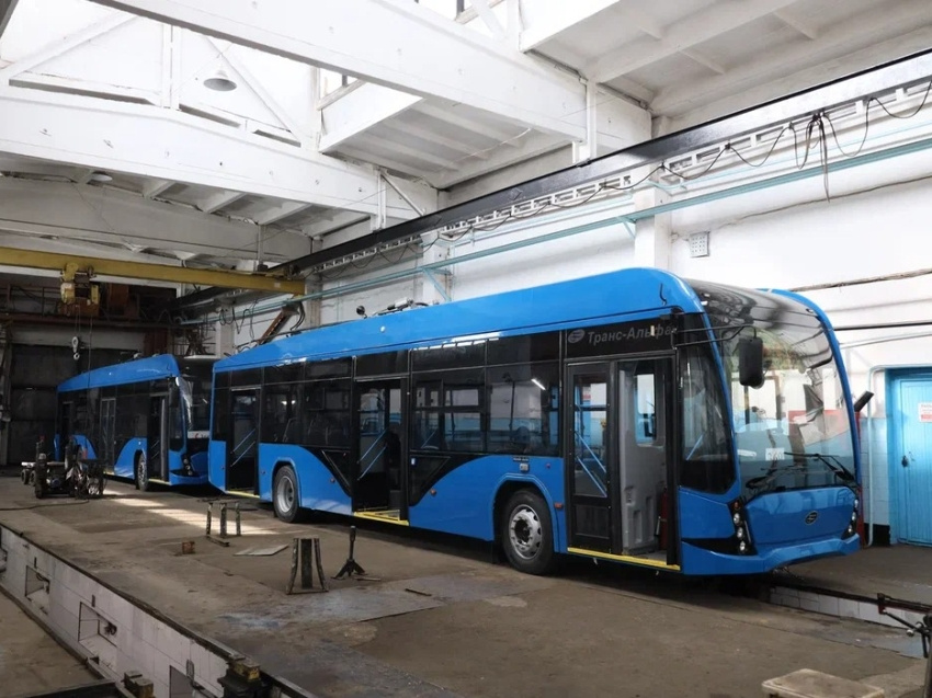 Пять новых троллейбусов с автономным ходом доставили в Читу