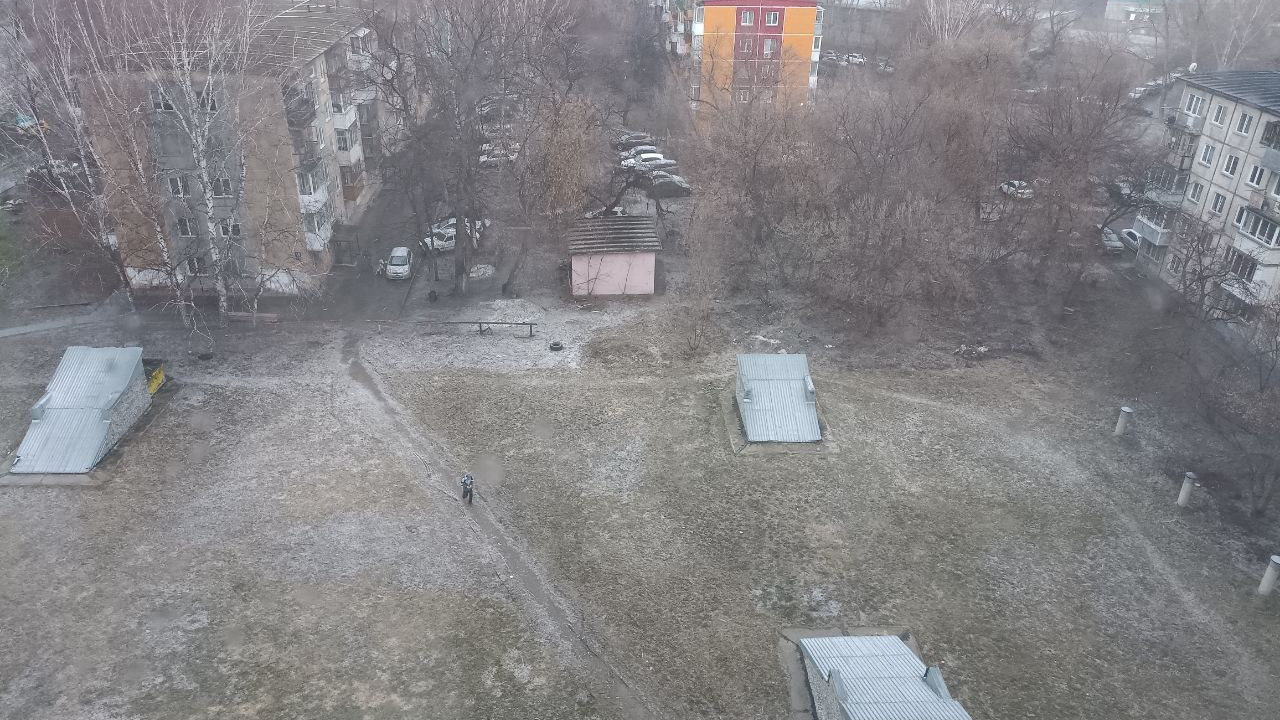 Опять метель: апрельским утром Новосибирск накрыло снегопадом — видео
