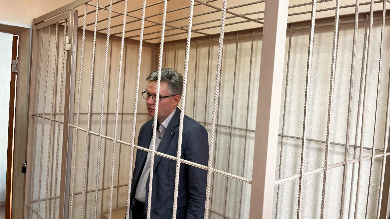 В Новосибирске суд продлил задержание директора дорожной компании: его обвиняют в афере на <nobr class="_">100 миллионов</nobr>
