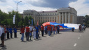 Над площадью пронесли гигантский триколор — в Иркутске отмечают День России