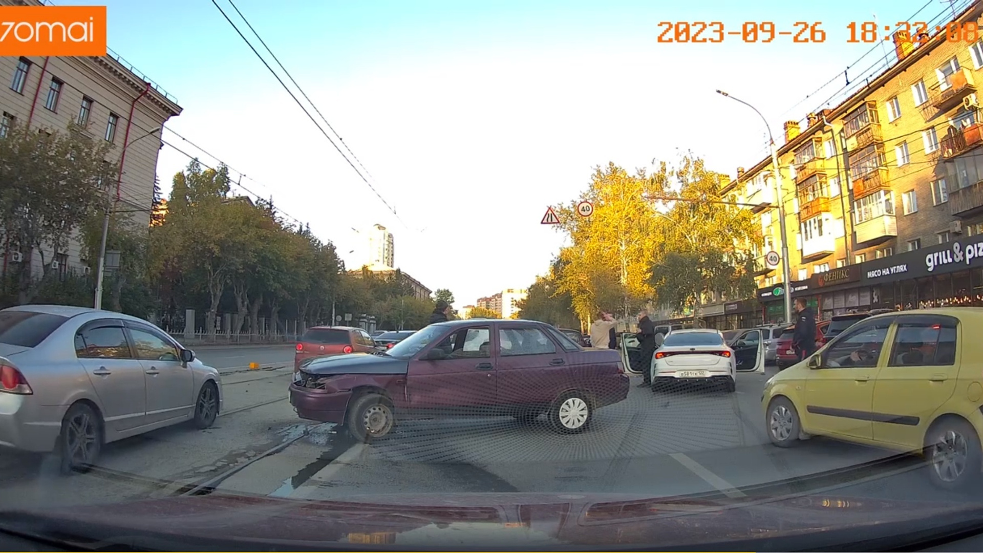 Подросток за рулем, драка и угрозы: три автомобиля пострадали в ДТП на Дуси Ковальчук — в ГИБДД решили, что никто не виноват
