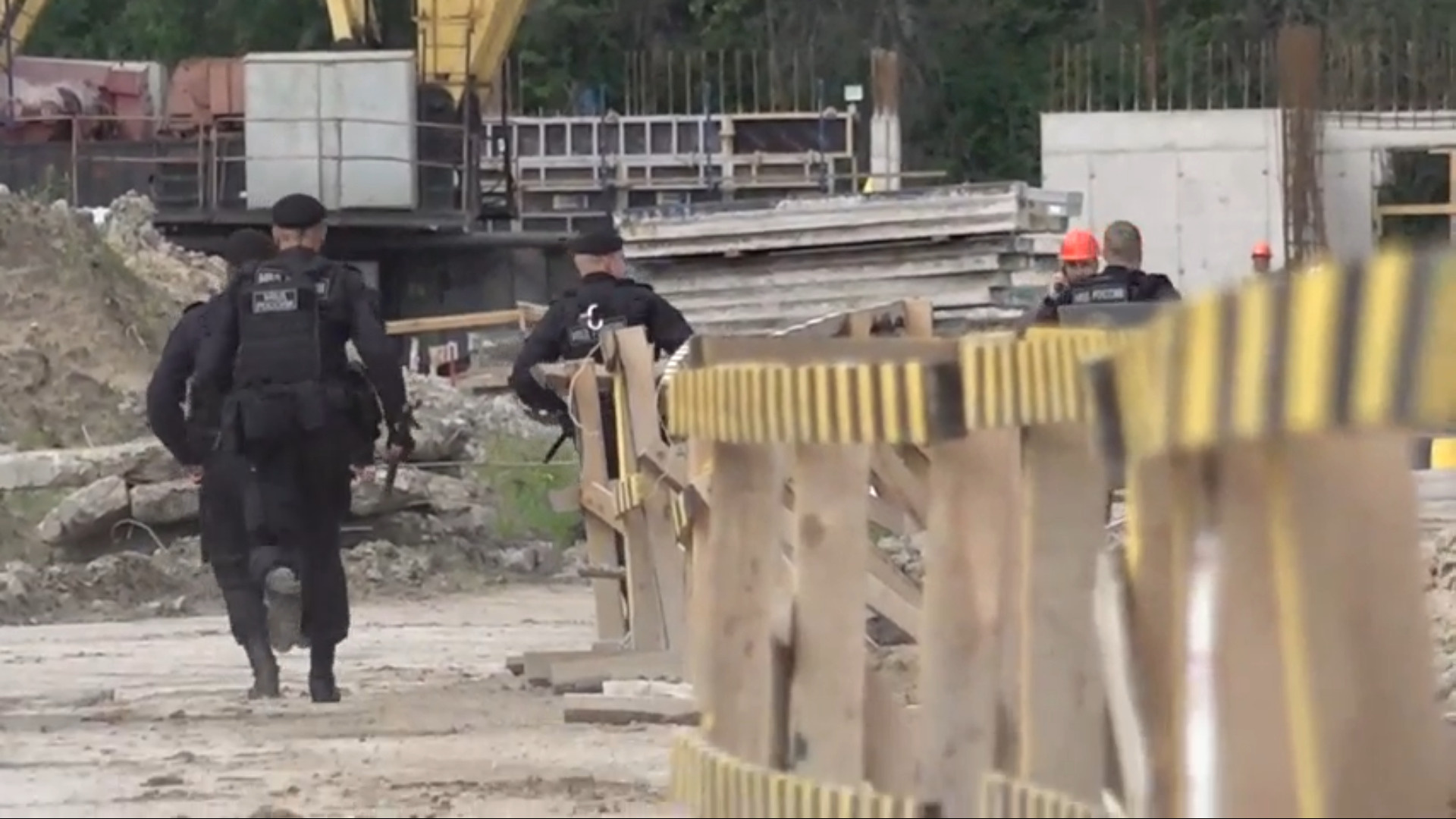 Полиция устроила рейд на стройках в Ленобласти. За нелегалов рублем ответит работодатель