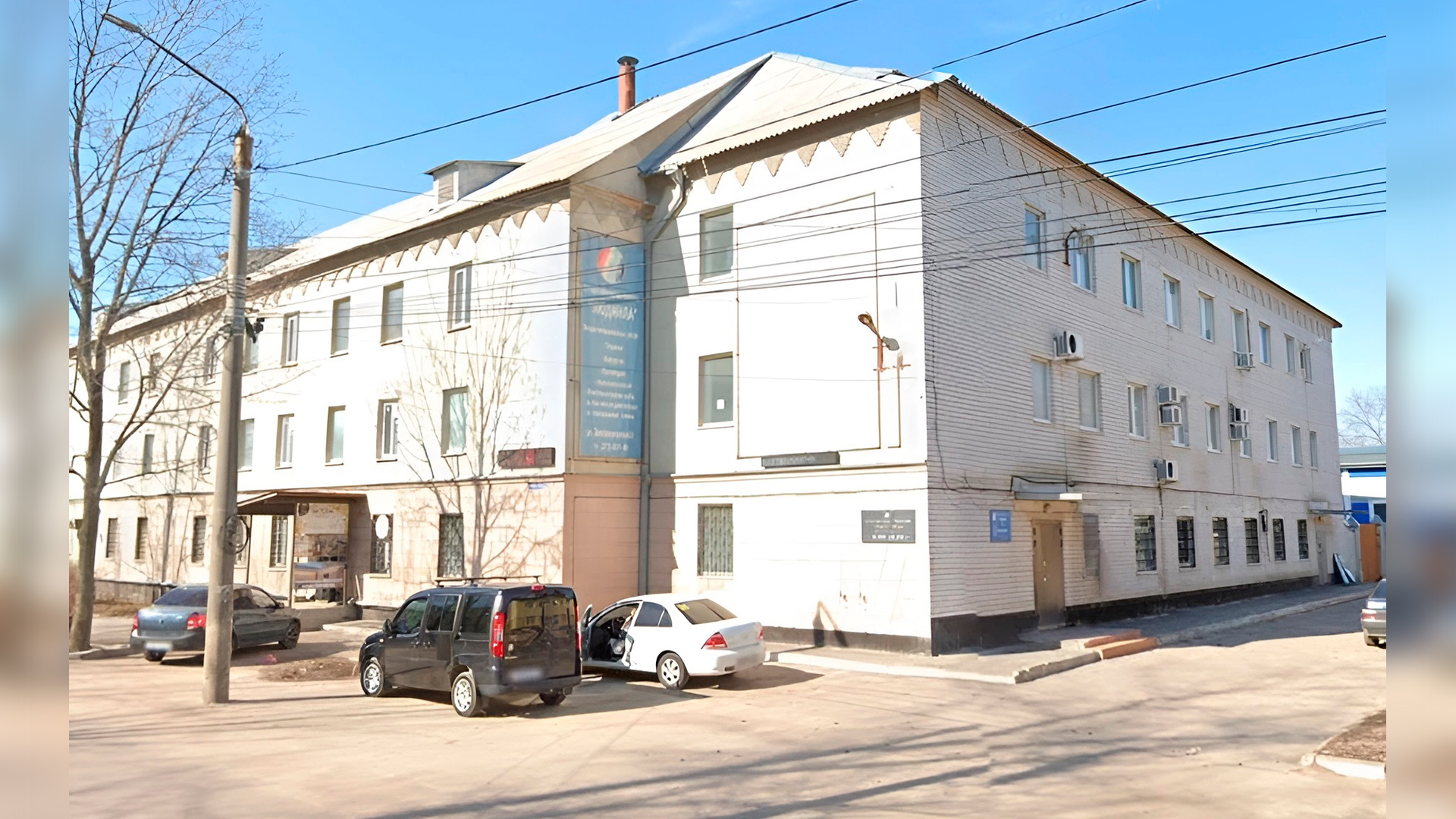 На Электросигнальной в Воронеже за 250 млн рублей продают трехэтажное офисное здание