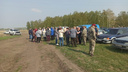 Толпа новосибирцев собралась из-за пересохшего уникального озера — что им ответили чиновники