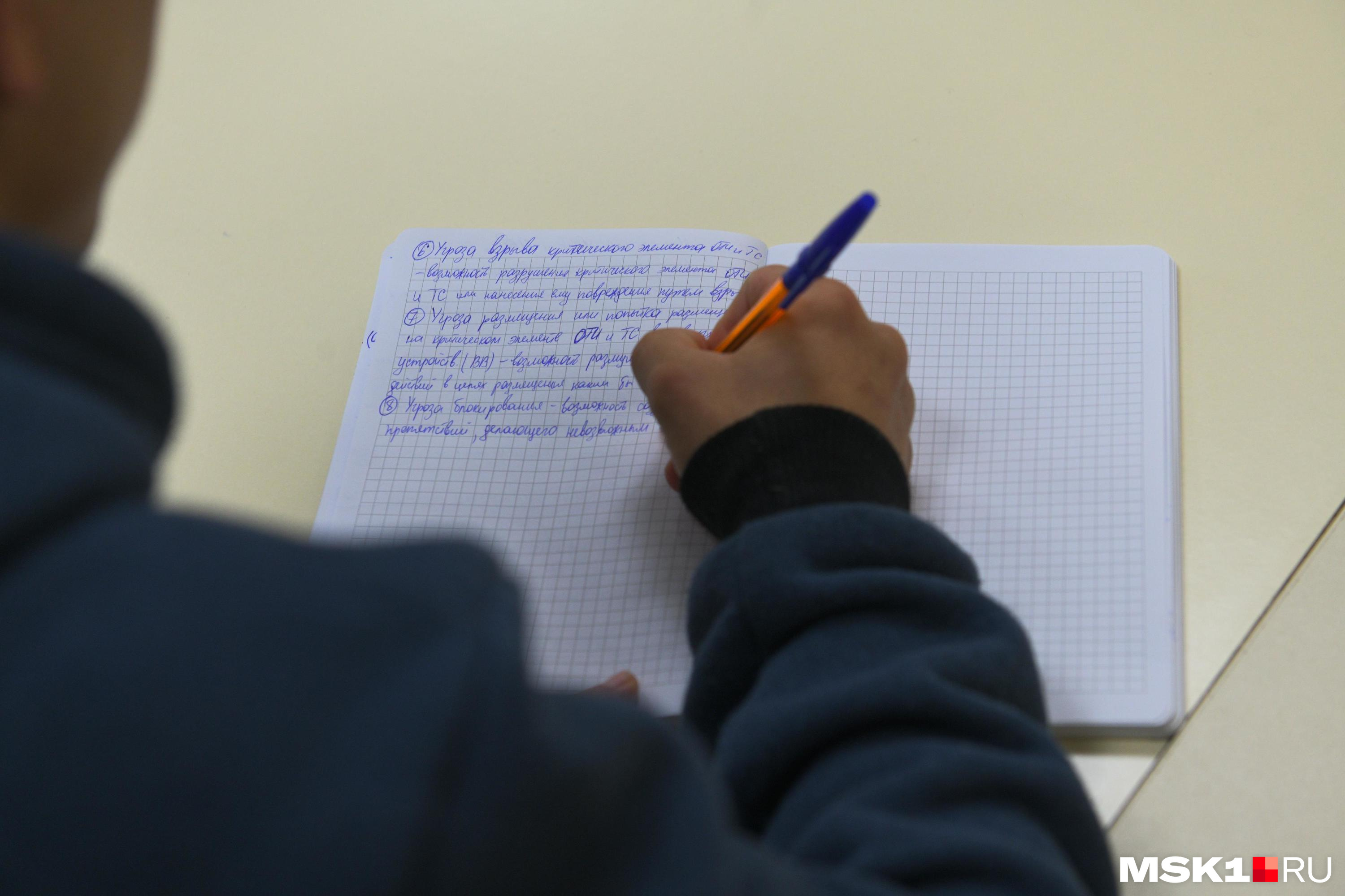 Комитет образования Читы: девочку со сломанным пальцем не заставляли писать контрольную