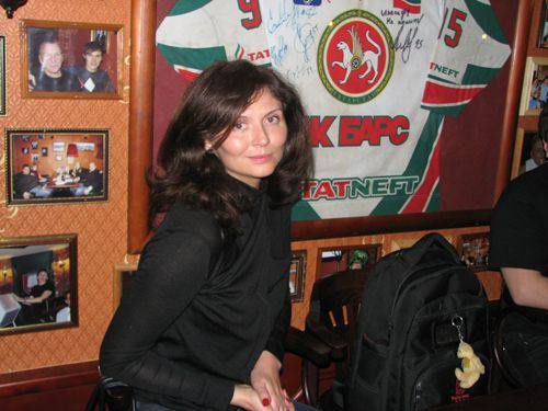 Эллина Арташина до второго брака работала в рекламной службе хоккейной казанской команды «Ак Барс»