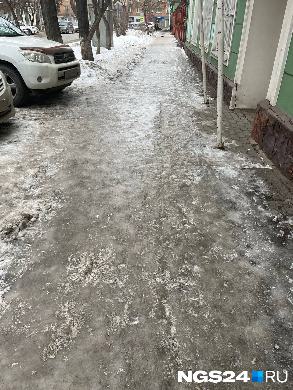 Так сегодня, 28 февраля, выглядит улица 9 Января. Центр Красноярска