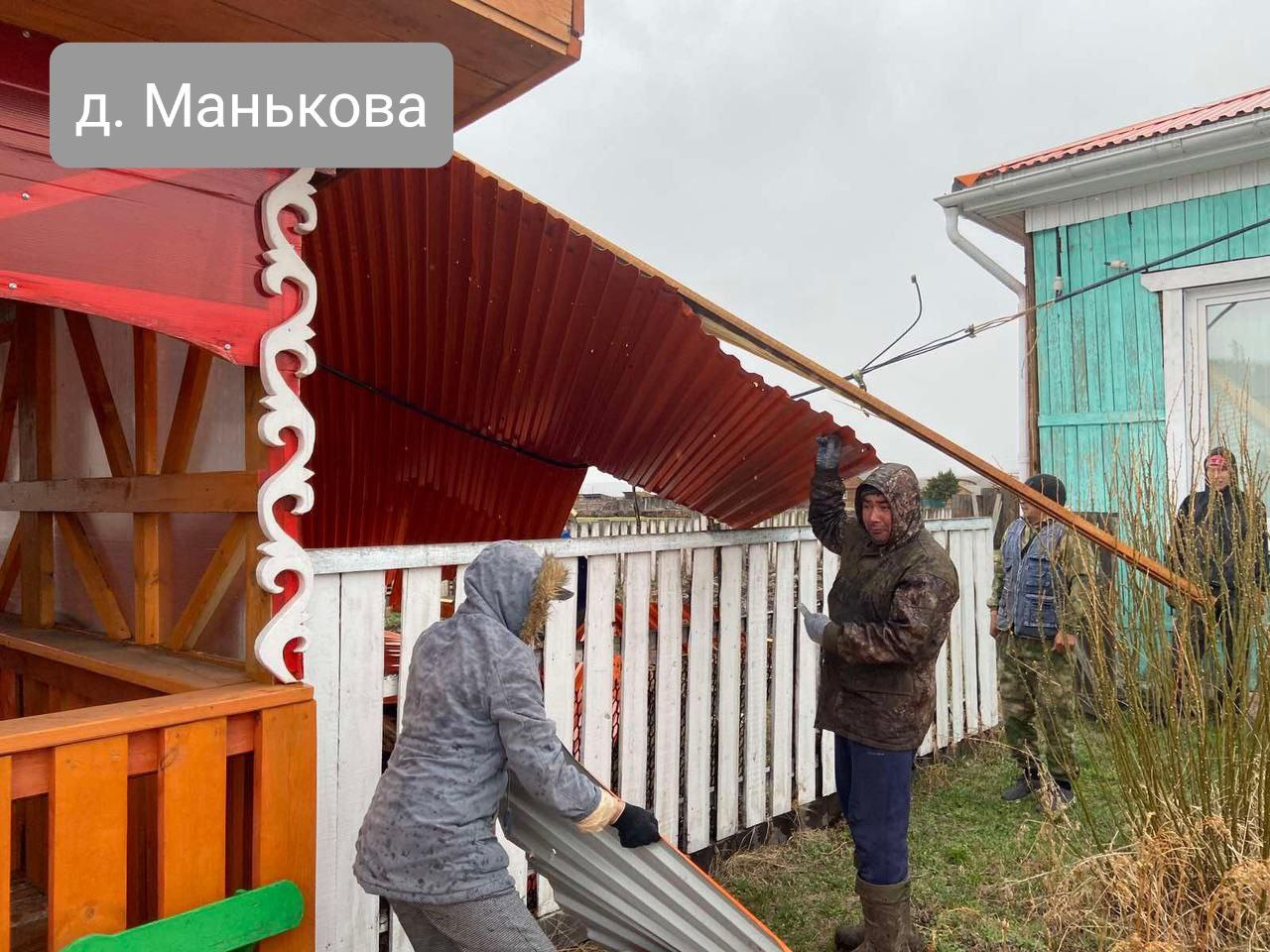 в башкирии ураганный ветер сорвал крыши с домов и повредил линию электропередачи